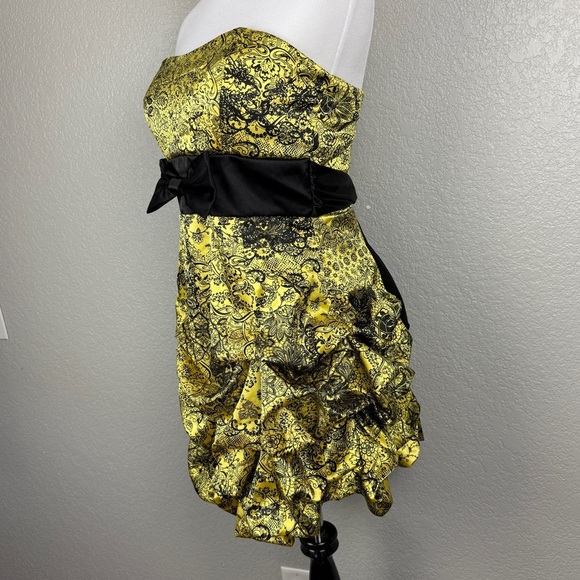 Y2K Ruby Rox NWT Bubble Hem Strapless Dress, Yellow & Black 11 - Damask, Mini - Picture 7 of 13
